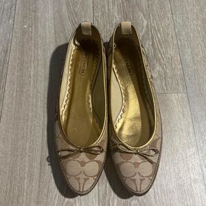 Coach Women's Beige and Gold Loafers/Flats
